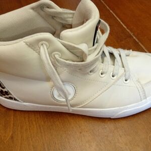 Airwalk White High-Tops with Leopard Print And Colorful Insole